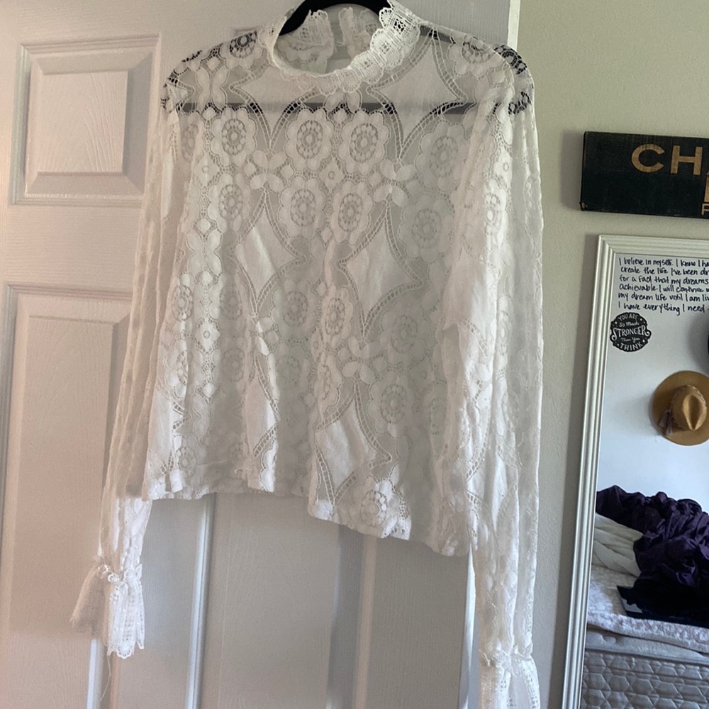 Lace cropped long sleeve